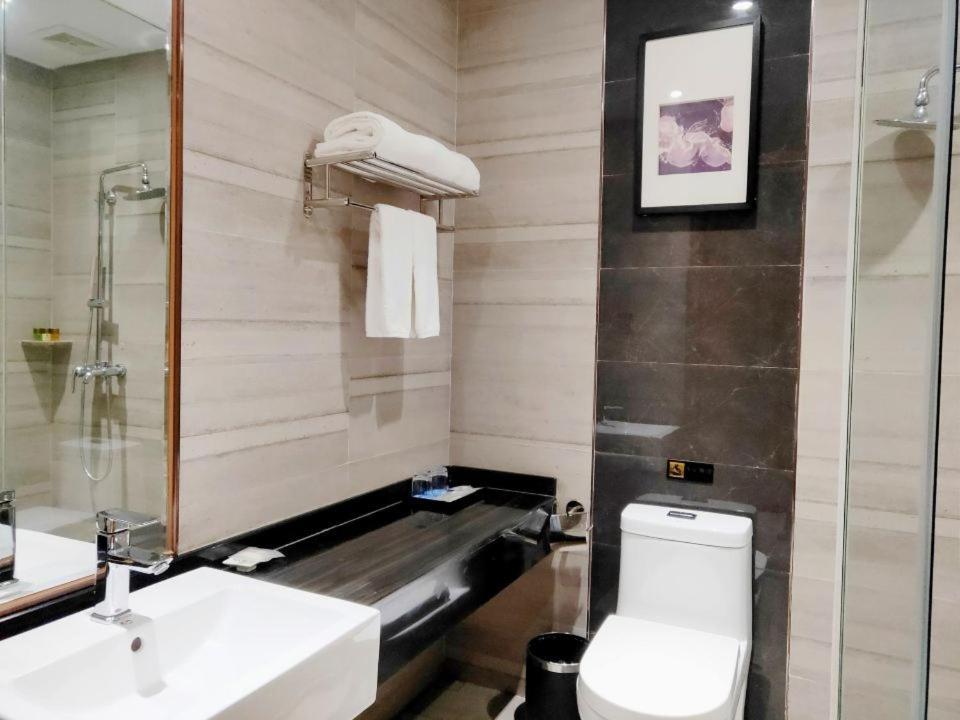 Lnsail Hotel Shenzhen Luohu Port Railway Station מראה חיצוני תמונה