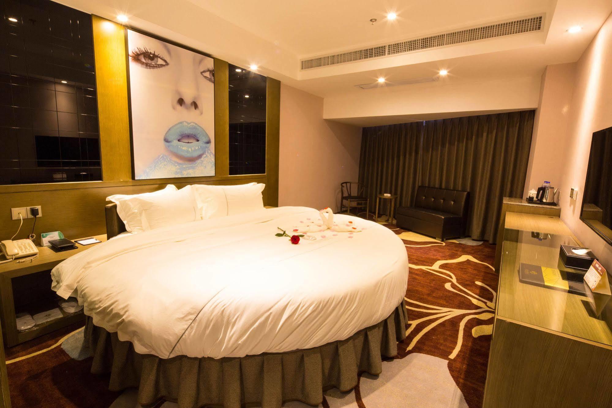 Lnsail Hotel Shenzhen Luohu Port Railway Station מראה חיצוני תמונה